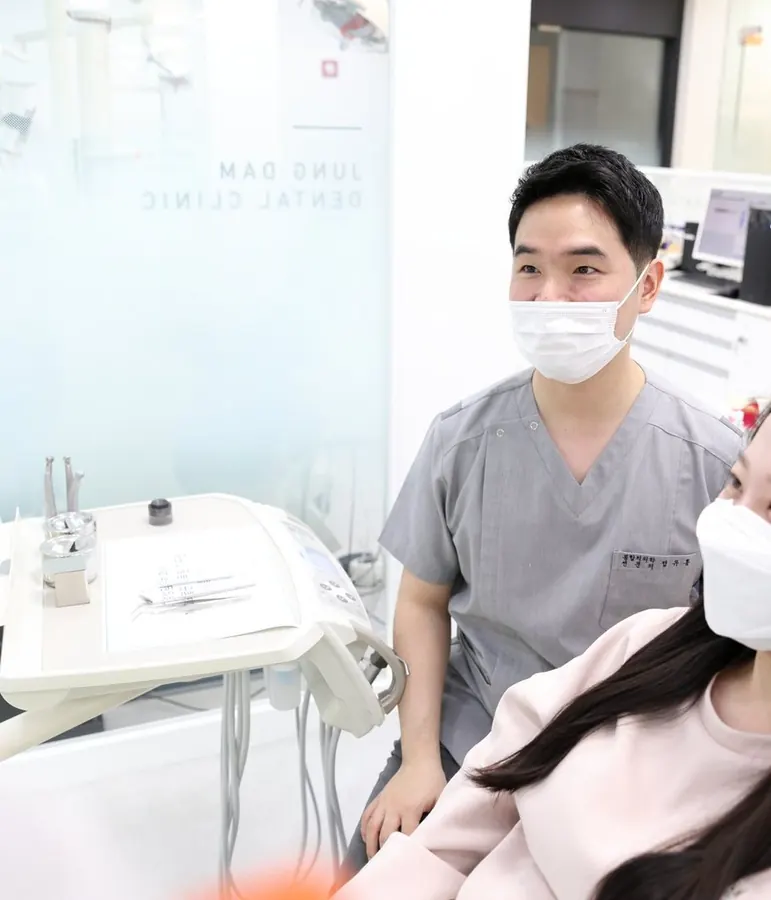 환자와 상담하는 모습